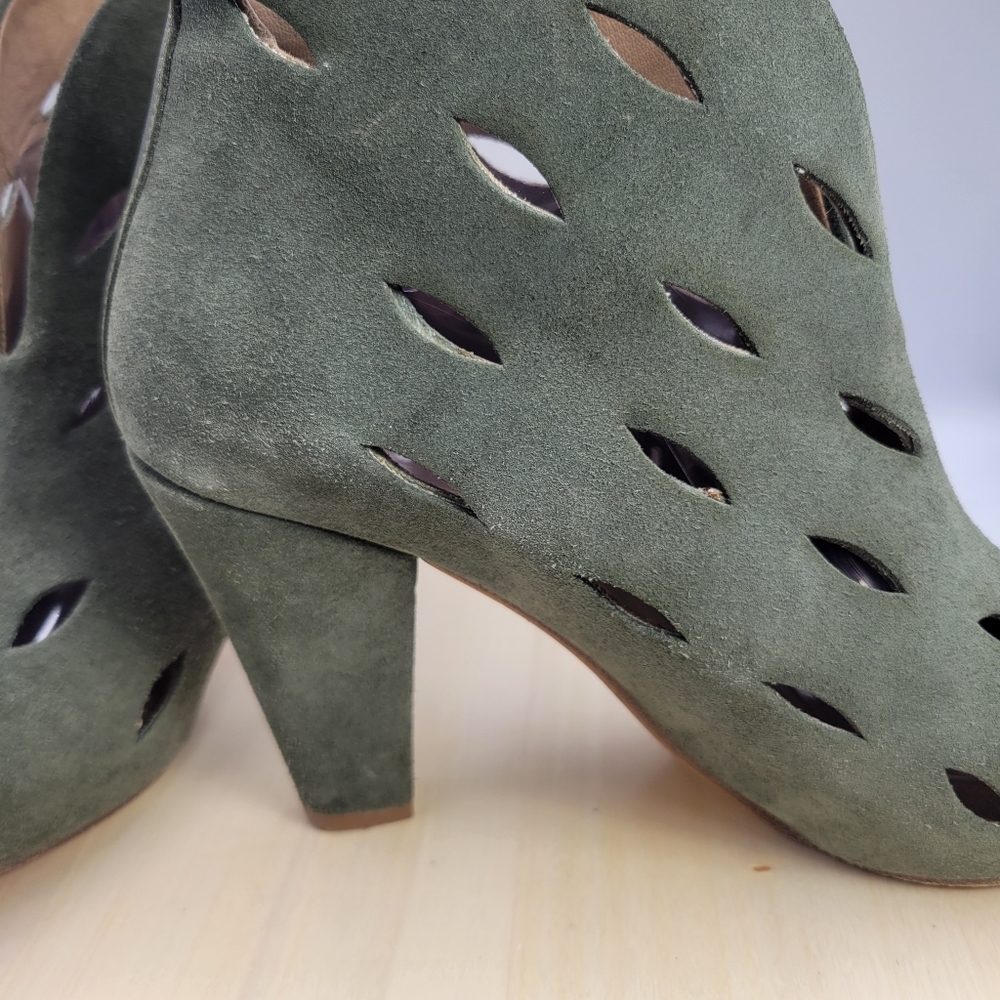 Surface to Air Perforated High Back Suede Platform Booties Womens Size EU 41 - Picture 13 of 15